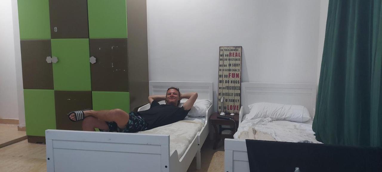 Hostel The Venue Aladdin Кувейт Экстерьер фото