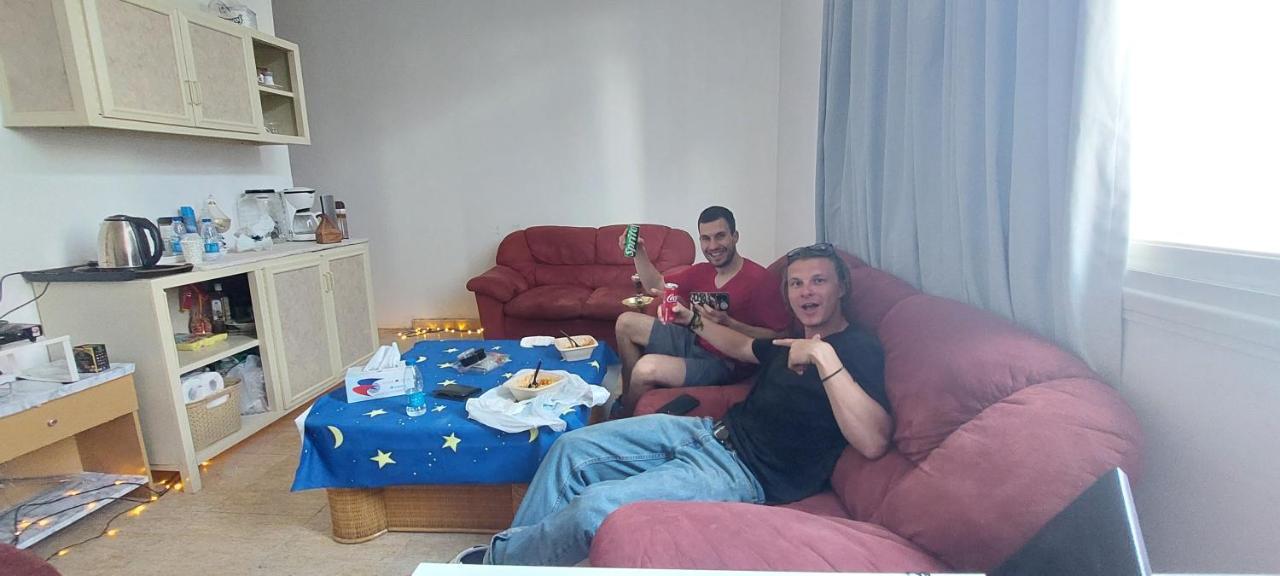 Hostel The Venue Aladdin Кувейт Экстерьер фото